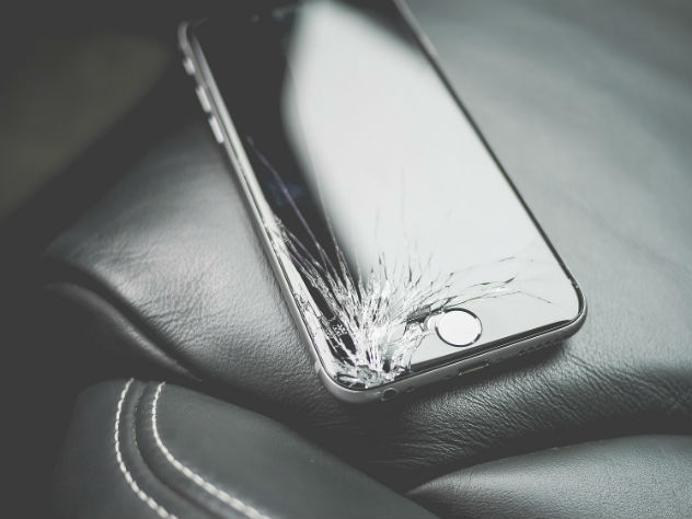 Сотрудник Apple показал засекреченное устройство для ремонта iPhone