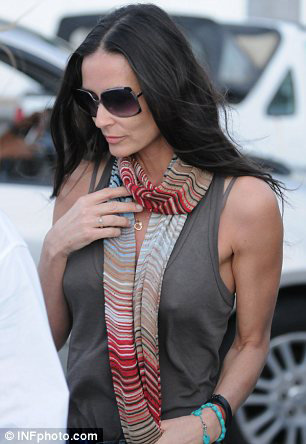 Деми МУР спешит на вечеринку к МЕЛЬНИЧЕНКО