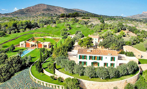 Виллу на Мальорке Борис пытается срочно продать, чтобы её не успели конфисковать