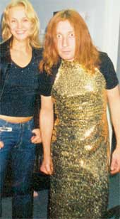 ШУРА С КАТЕЙ: в платье подруги освоил магнетический взгляд