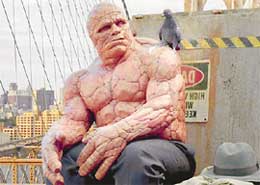 ОКАМЕНЕВШИЙ ЧЕЛОВЕК: после облучения таким стал герой американского фильма «Фантастическая четверка»