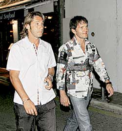 САША И ЯНИС: отправились снимать стресс в ночные бары