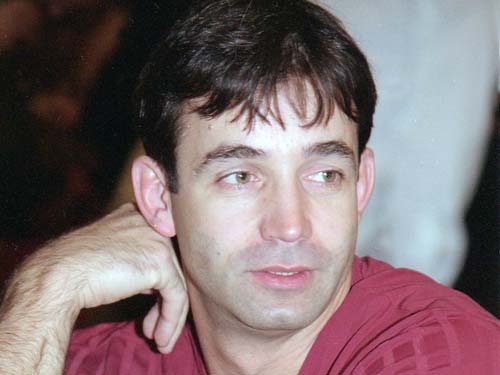 Дмитрий Певцов. Даниил, сын актера от гражданского брака с однокурсницей, актрисой Ларисой Блажко, закончил театральное училище, выходил на театральную сцену, мечтал о карьере за рубежом. Жизнь юноши трагически оборвалась в 2012 году, когда Даниилу было всего 22 года. На вечеринке с друзьями он сорвался с балкона третьего этажа. С многочисленными переломами и серьезными повреждениями внутренних органов он был доставлен в больницу. Медики боролись за жизнь юноши несколько дней, но спасти так и не смогли. Певцов-младший скончался в реанимации. Фото: globallookpress.com