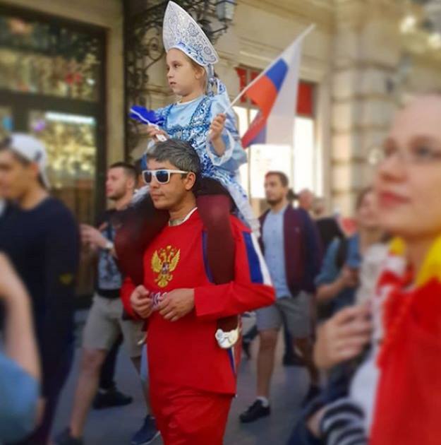 Самый модный аксессуар сезона — кокошник! (Фото: Instagram)
