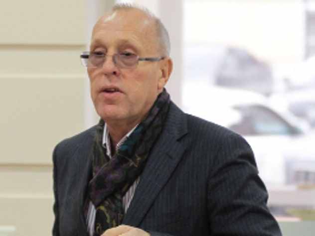 Первый вице-мэр Самары Владимир Василенко заявил, что теперь вынужден ходить на работу пешком. Дело в том, что в городе ввели ограничения для транспорта в связи с чем, центр Самары оказался перекрыт.