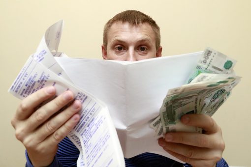 Если в счета за коммуналку закралась ошибка, не стоит надеяться, что ее исправят автоматически. Отстаивать свое право на экономию придется долго и упорно.