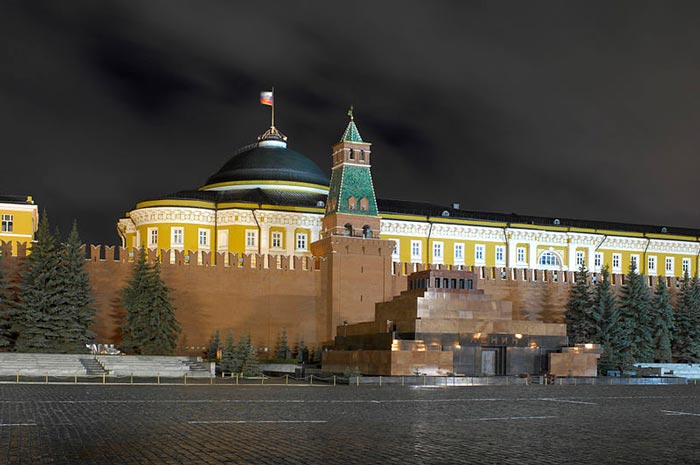 Сегодня Мавзолей Ленина – один из наиболее охраняемых объектов Москвы. Источник: wikimedia / AndrewShiva