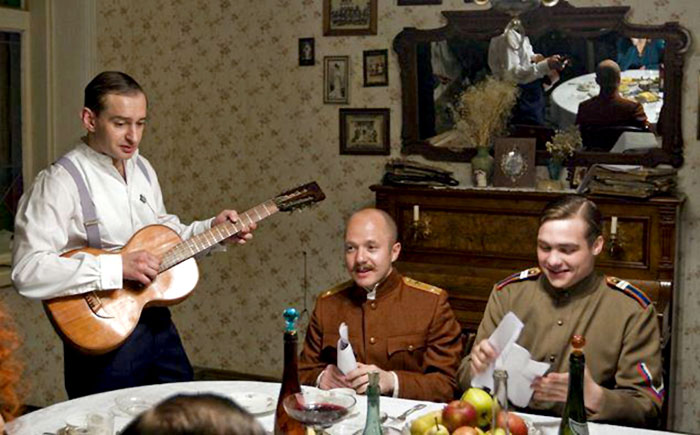 Константин Хабенский, Евгений Стычкин и Николай Ефремов в многосерийной экранизации романа Булгакова «Белая гвардия»