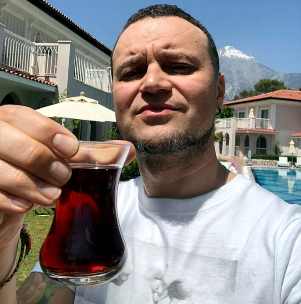 Руслан Квинта увлекается йогой по методике актера Мухтара Гусингаджиева, в 2018 году осужденного на 22 года строгого режима за педофилию