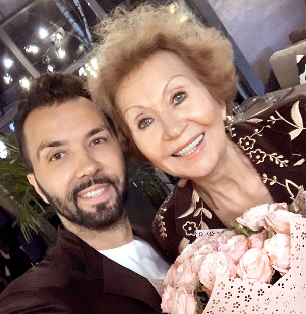 В феврале вдова артиста отметила 70-летие. Сын Денис поздравил такими словами: «Какая же ты у меня еще юная и задорная! Бесценно видеть твои сияющие глаза!» Жизнь продолжается...
