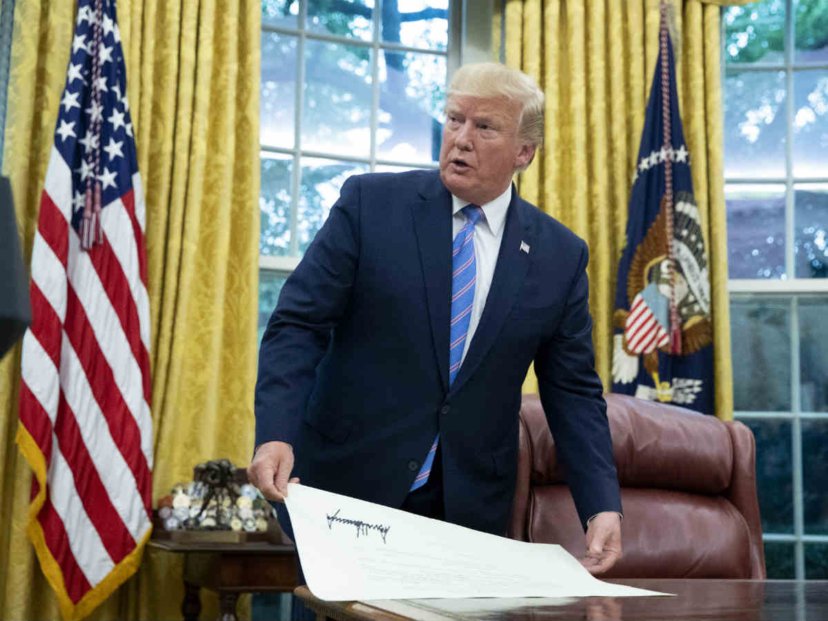 Дональд Трамп Трамп собирался уволить главу Пентагона