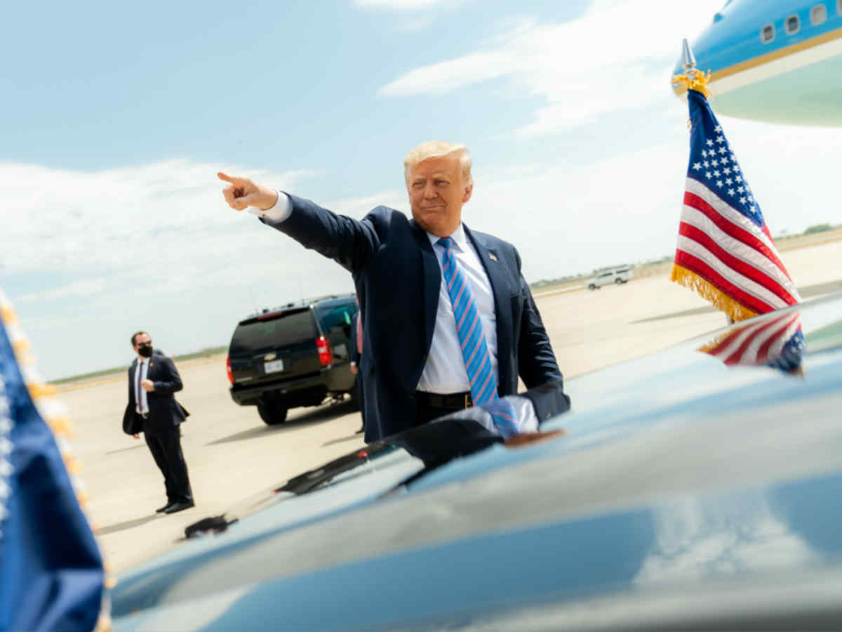Дональд Трамп Чем лечат коронавирус в США?
