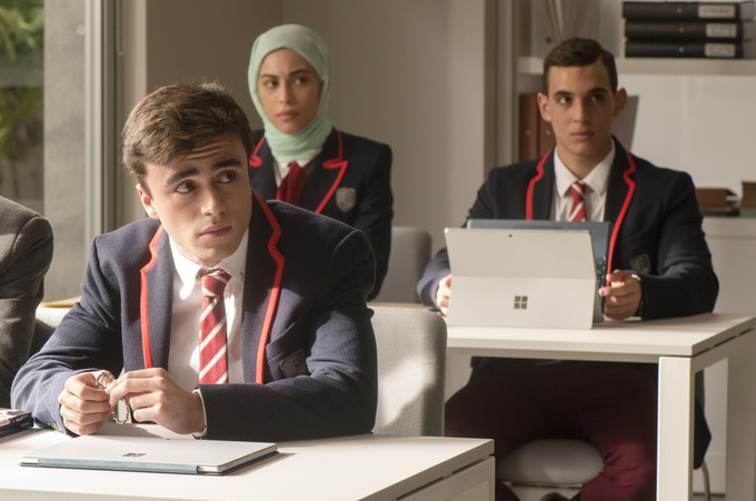 Топ-10 сериалов для хорошего настроения