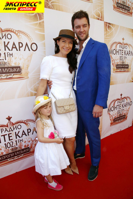 ЕКАТЕРИНА ВОЛКОВА С МУЖЕМ И ДОЧКОЙ