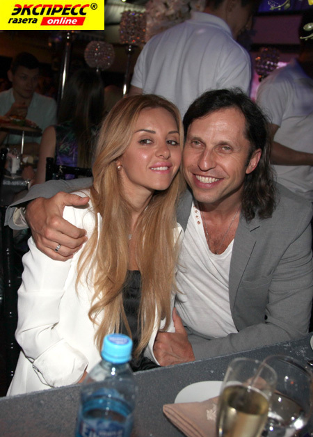 АЛЕКСАНДР РЕВВА С ЖЕНОЙ