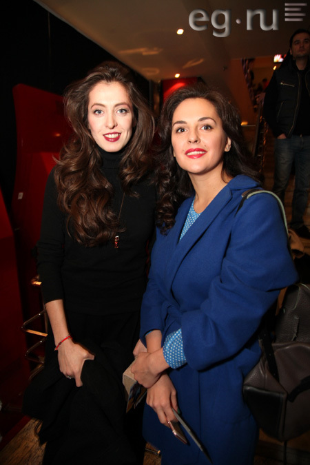 МАРИЯ ШУМАКОВА (справа)