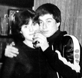 Сбежав с уроков, Оля и Рома любили попить винца