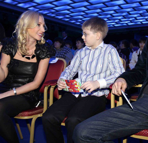 Кристина предпочитала общаться исключительно с младшим сыном Дени и с мужем. Фото KP.RU