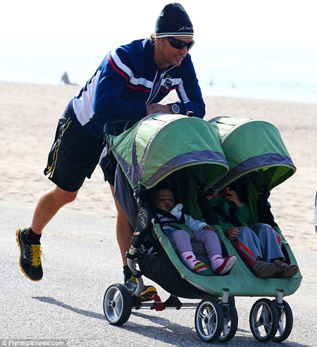 Мэтью Макконахи с детьми