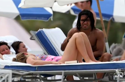 ФАЛЬКАО мазал девушку кремом и заметил объектив папарацци