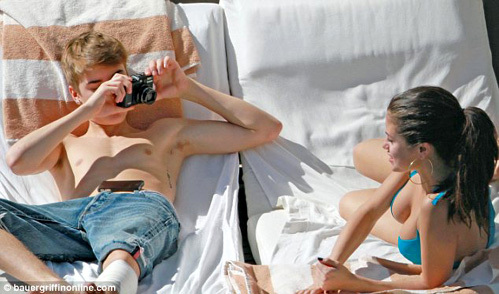 Джастин БИБЕР, Мила КУНИС