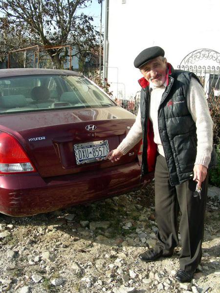 Из США В.ЗАДОРЕЦКИЙ привез свой «Хендай», однако ездить на нём нельзя – растаможка в Украине стоит больше самого автомобиля