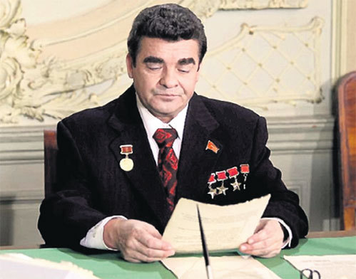 …и Брежневым…