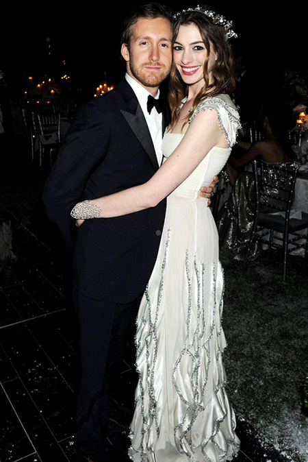 Энн ХЭТЭУЭЙ и Адам ШУЛЬМАН