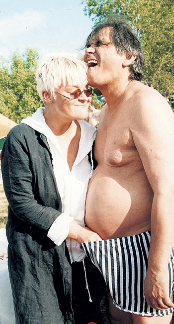 Многим российским звёздам следует поучиться у Каримовича относиться к своей популярности с юмором