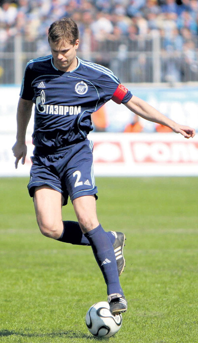Капитанскую повязку в «Зените» Владислав надел в 2003 году