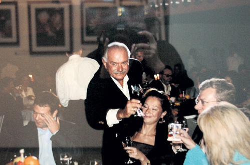 Никита МИХАЛКОВ развлекает Дмитрия МЕДВЕДЕВА и супругов КУДРИНЫХ