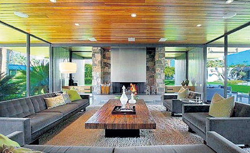 Вилла ДиКАПРИО в Палм-Спрингс была построена в 1964 году для актрисы и певицы Дины ШОР, скончавшейся спустя 30 лет