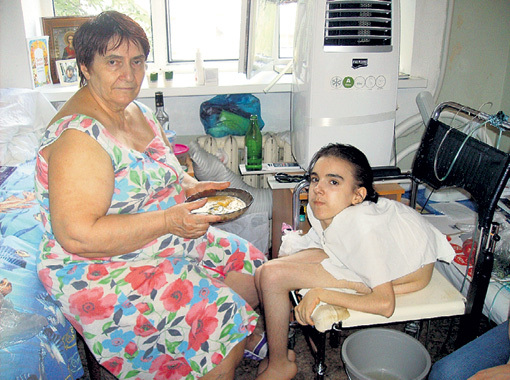 Такой мы снимали Яну и её бабушку три года назад в больнице