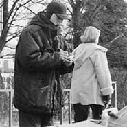 РАБОТНИК АВТОСТОЯНКИ: пытался объегорить наших корреспондентов