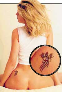 СКАНДАЛИСТКА ЛИКА: на попу посмотри-ка!