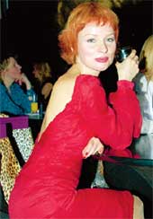 ЖАННА ЭППЛЕ: любит зажигать в компании с жиголо