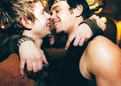 МИТЯ ФОМИН (СЛЕВА): на Машином дне рождении нежно целовался с Мишей Вихляевым