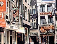 СПАЛЬНЫЙ РАЙОН: днём амстердамский квартал красных фонарей совсем не похож на гнездо разврата