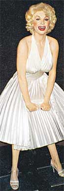 ХРУПКАЯ КРАСОТА: так выглядела восковая статуя, пока не попала в руки вандалов