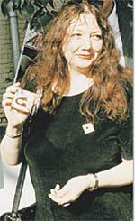 АРБАТОВА У АВТОМАТОВ С ПРЕЗЕРВАТИВАМИ: в секс-шопах писательница-феминистка не гнушается даже покупкой порно