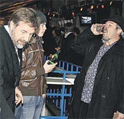 ...и еще по бутылочке - на дорожку...