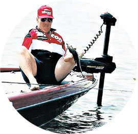 ЗАЯДЛЫЙ РЫБОЛОВ: мастерски подсекает добычу