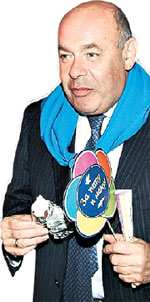 МИХАЙЛ ШВЫДКОЙ: утолил ностальгию раритетным эскимо