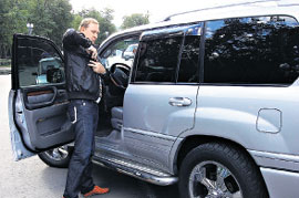 ВИНОВНИК ДТП: на лобовом стекле его машины красуется надпись...