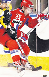 «БАРС» ДАНИС: на водопад не поехал, зато устроил соперникам на льду настоящий снегопад (фото ИТАР-ТАСС)