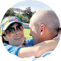 РОБСКИ И ШАЛИМОВ: объятия после матча