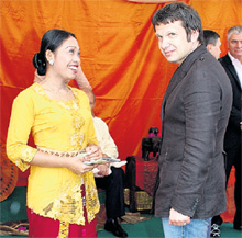 ВЛАДИМИР СОЛОВЬЕВ: сколько ни упрашивала его девушка, так и не решился сделать массаж спины...