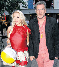 АРТЕМИЙ КИВОВИЧ: вёл за ручку маму детишек Немцова