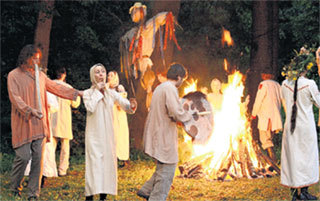 … но по команде «Мотор!» весело пускались в пляс, забывая о непогоде