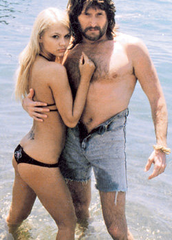 Молоденькие блондинки всегда были слабостью Никиты